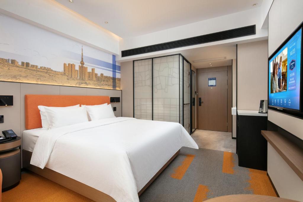 TV a/nebo společenská místnost v ubytování Hampton by Hilton Foshan Dali
