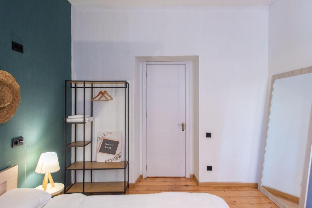 Postel nebo postele na pokoji v ubytování Gallery Hostel Tbilisi