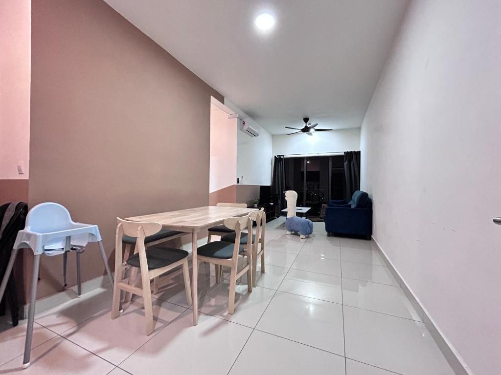 a dining room with a table and chairs at Traders Garden , cheras Trader square 3 bedroom Balakong serdang in Cheras