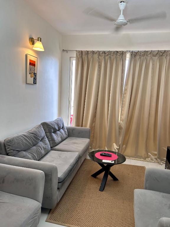 Posezení v ubytování TATA Rio De Goa, Good Stay 2 BHK Pool View Premium Apartment, 805