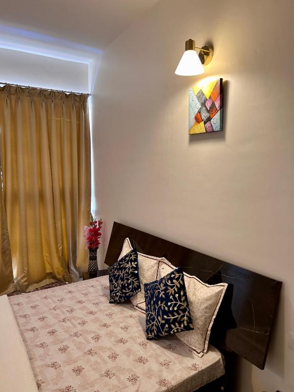 Postel nebo postele na pokoji v ubytování TATA Rio De Goa, Good Stay 2 BHK Pool View Premium Apartment, 805