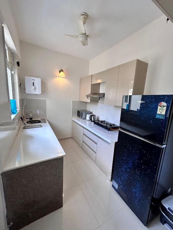 Kuchyň nebo kuchyňský kout v ubytování TATA Rio De Goa, Good Stay 2 BHK Pool View Premium Apartment, 805