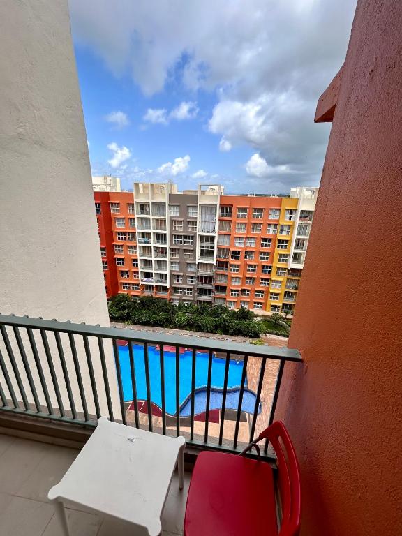 Bazén v ubytování TATA Rio De Goa, Good Stay 2 BHK Pool View Premium Apartment, 805 nebo v jeho okolí