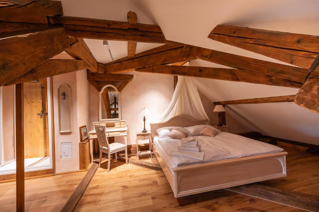 Zámeček - Chateau Lány - Depandance Stroodel - Luxe Tweepersoonskamer Met Extra Bed