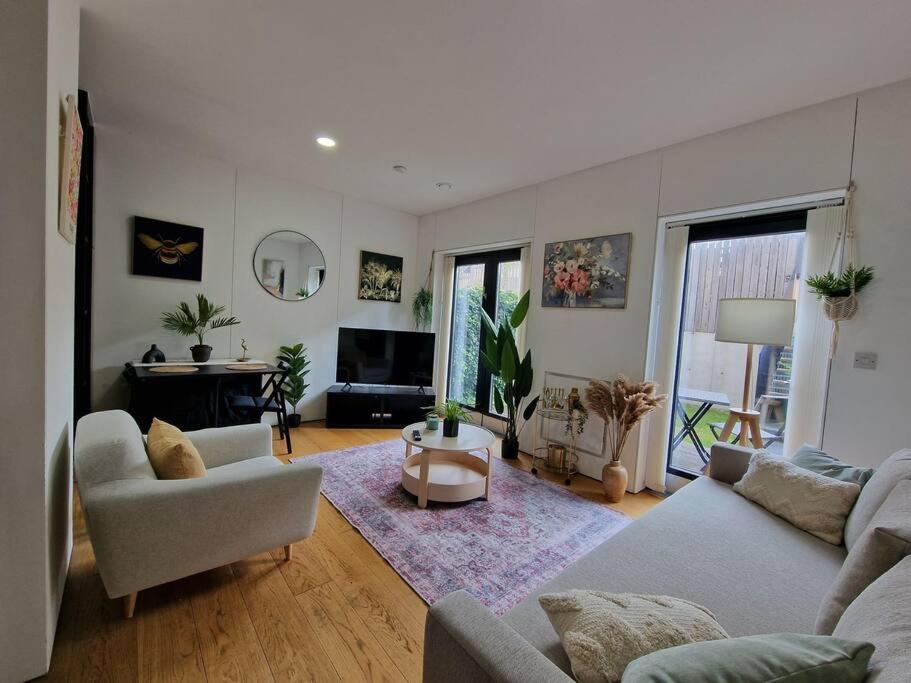 Holiday home Stunning Canal Side Townhouse, Manchester, UK