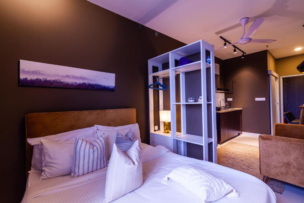 HighPark Suites in Petaling Jaya, Kelana Jaya by Plush - Deluxe Double Room (2 Adultos + 1 Niño)
