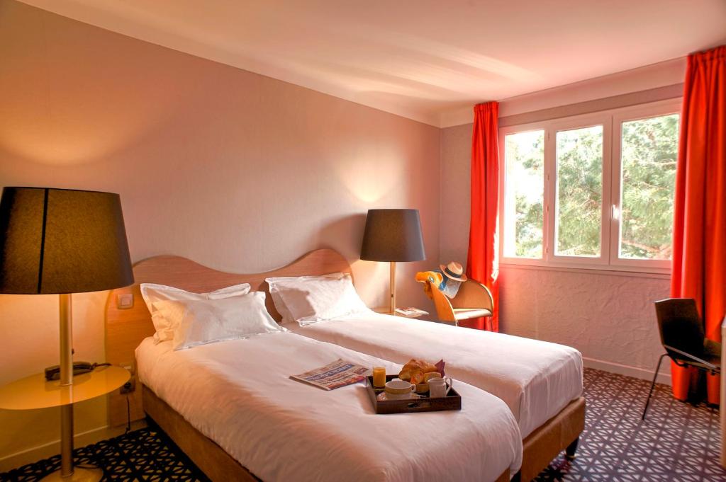 Postel nebo postele na pokoji v ubytování Hôtel Beau Rivage
