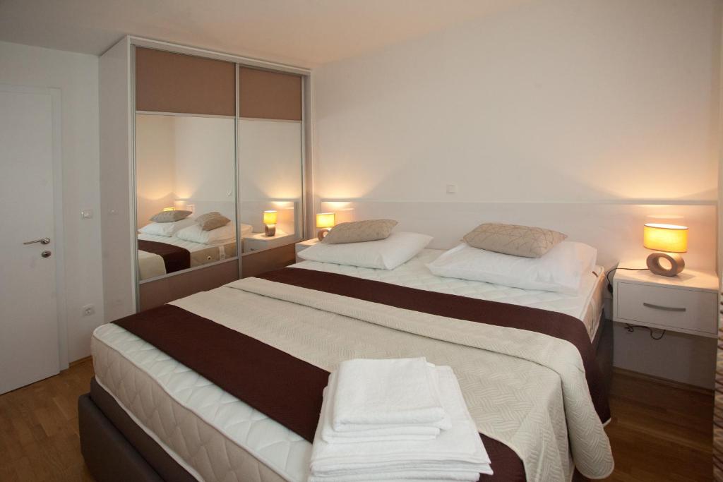 Postel nebo postele na pokoji v ubytování Apartments Diamond