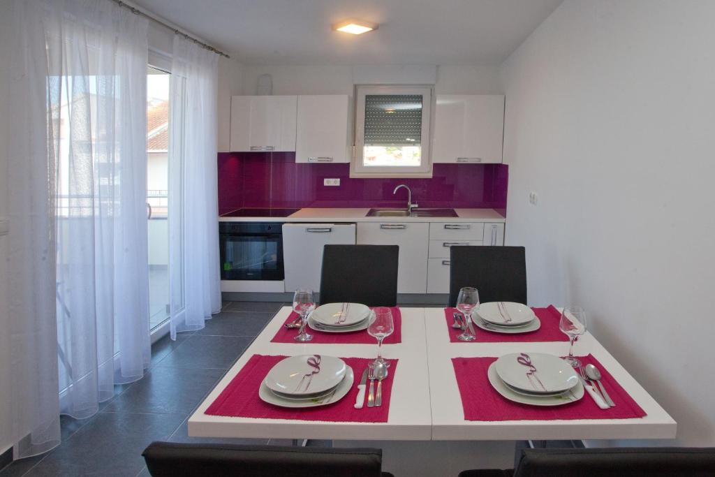 Kuchyň nebo kuchyňský kout v ubytování Apartments Diamond