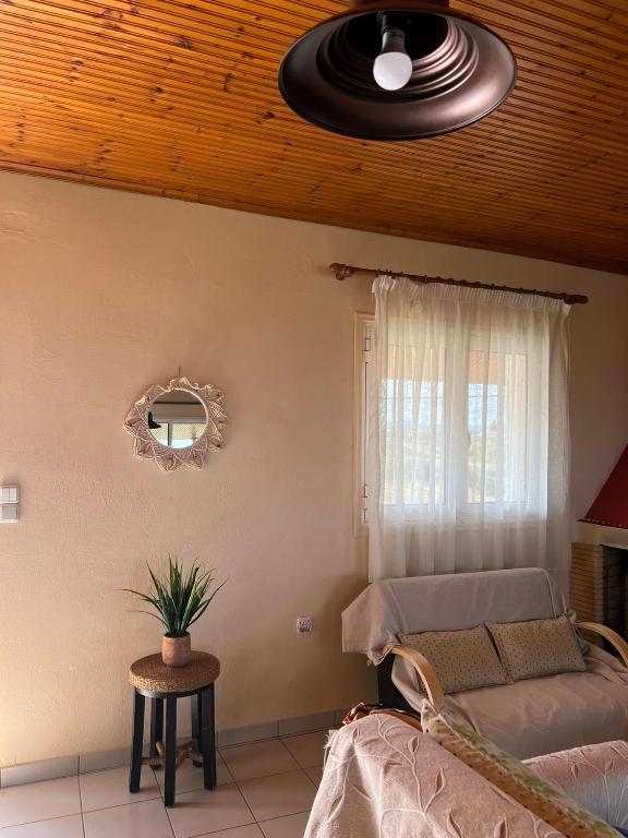 Posteľ alebo postele v izbe v ubytovaní Xenia's Seaview House