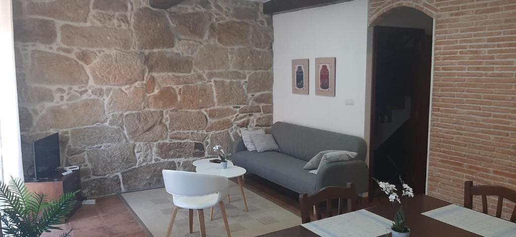 a living room with a couch and a brick wall at Apartamento Tui Centro in Tui