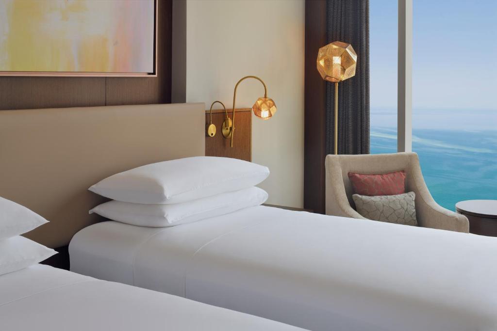 Postel nebo postele na pokoji v ubytování Delta Hotels by Marriott City Center Doha