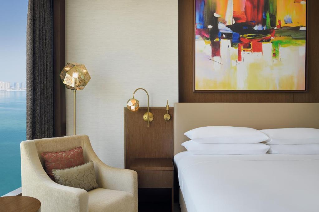 Postel nebo postele na pokoji v ubytování Delta Hotels by Marriott City Center Doha