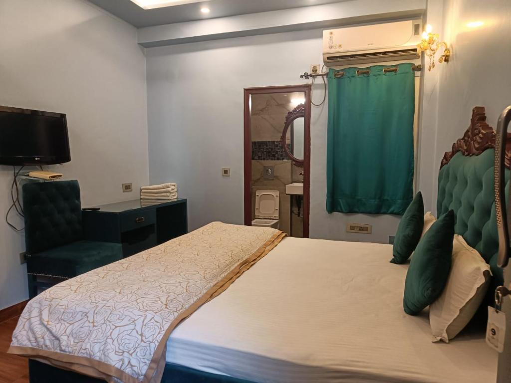 Postel nebo postele na pokoji v ubytování Maya Hotel & Restaurant