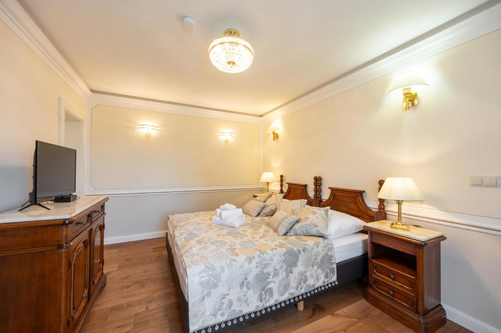 Zámeček - Chateau Lány - Depandance Stroodel - Luxe Tweepersoonskamer Met Extra Bed