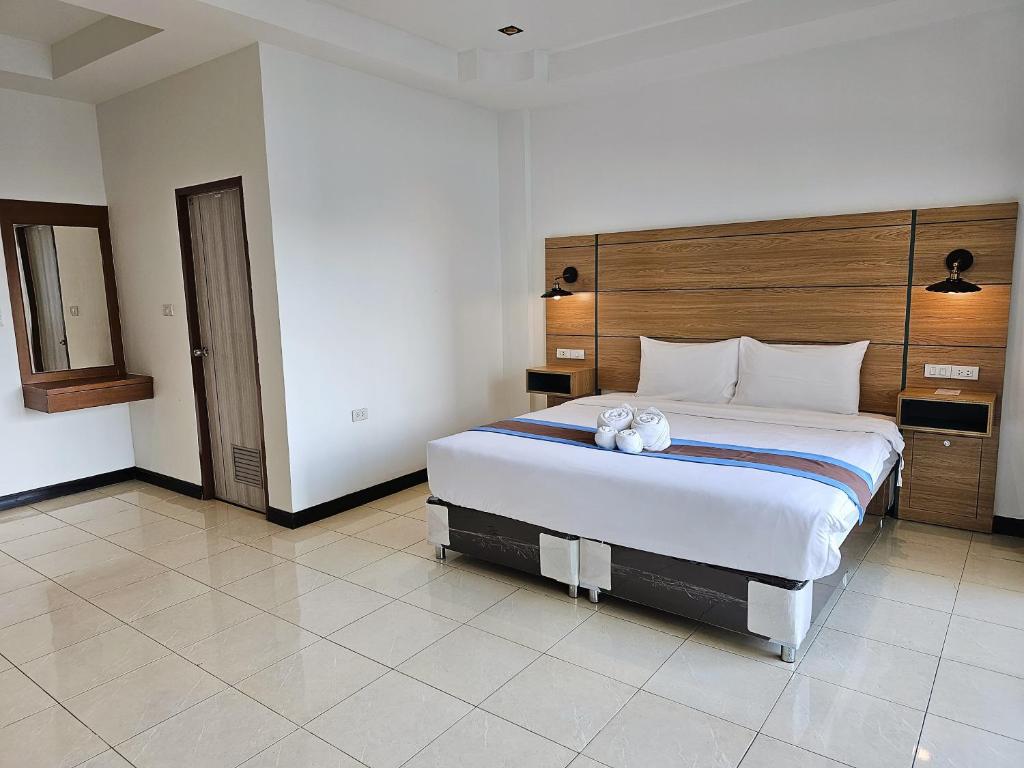 The Base Inn Pattaya - Deluxe Double Room With Balcony