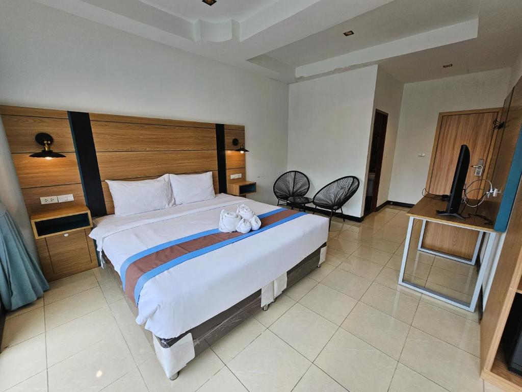 The Base Inn Pattaya - Superior Double Room With Balcony