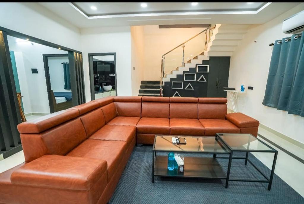 N Cube Serviced Apartments tesisinde bir oturma alanı