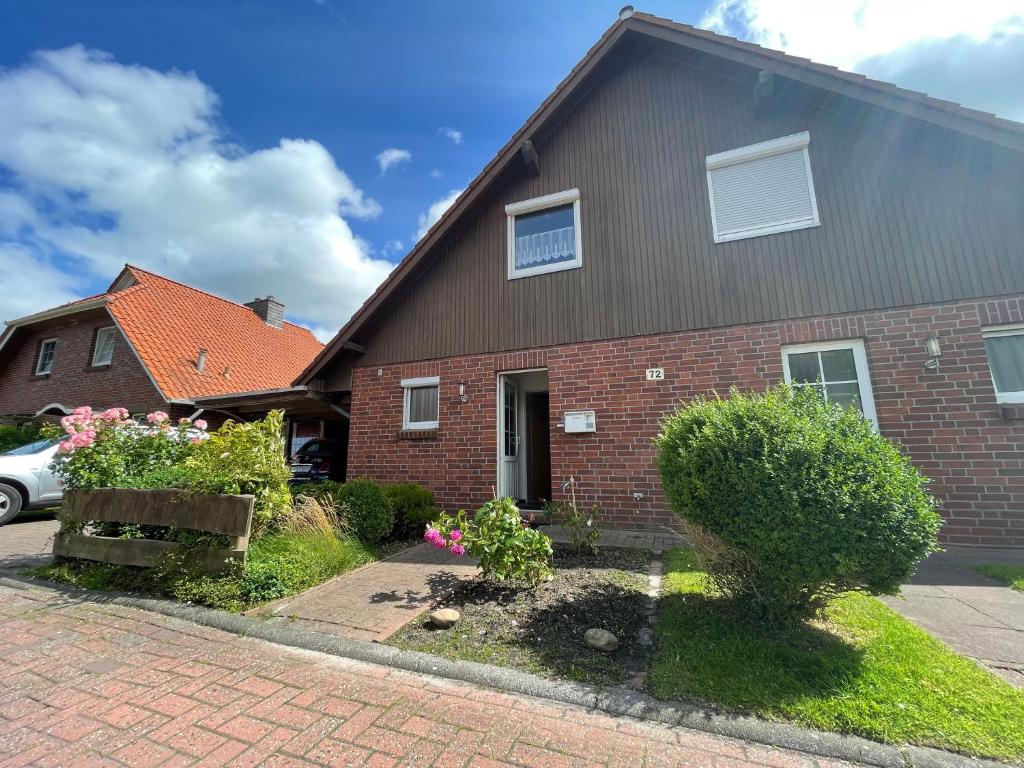a house with a brick at Haus Tillmann mit Hund in Hooksiel in Wangerland