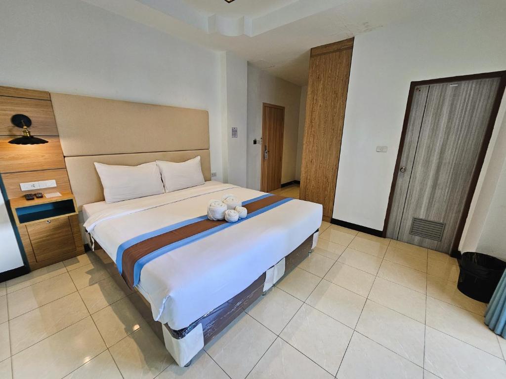 The Base Inn Pattaya - Double Room With Balcony