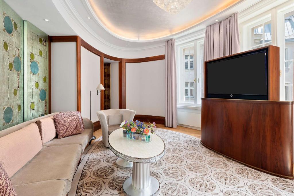 TV a/nebo společenská místnost v ubytování Park Hyatt Vienna