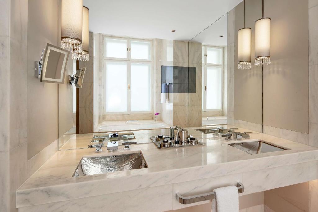 TV a/nebo společenská místnost v ubytování Park Hyatt Vienna
