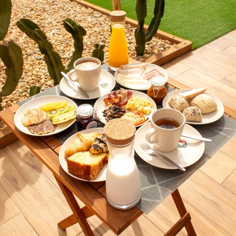 Coral Boutique Suites - 17