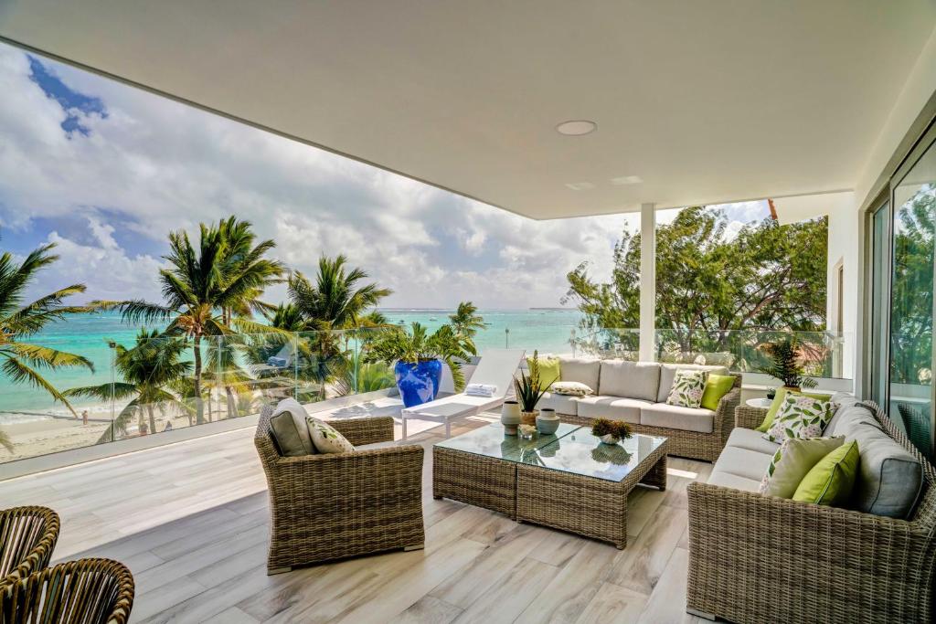Costa Atlantica Punta Cana - Beach Vacation Condos - Apartamento Frente Al Mar De Tres Dormitorios