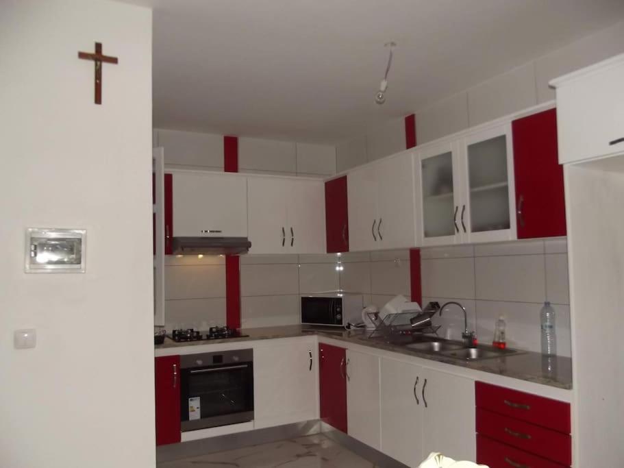 Kuchyň nebo kuchyňský kout v ubytování Maison familiale à Tarrafal.
