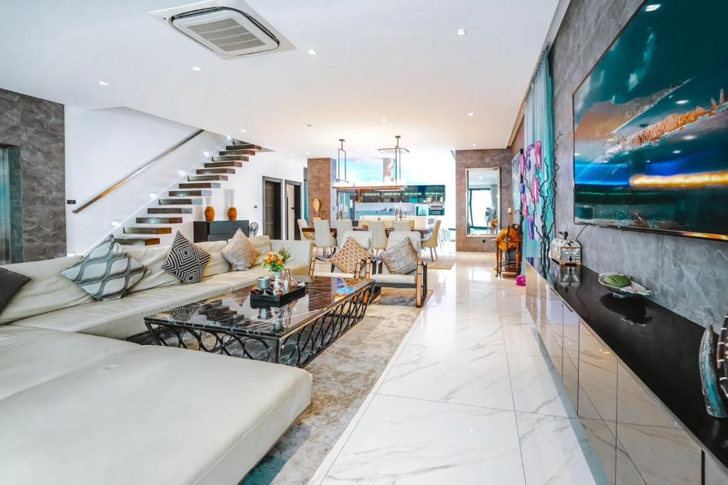 First Class Pool Villa! One of the closest houses to Walking Street ...