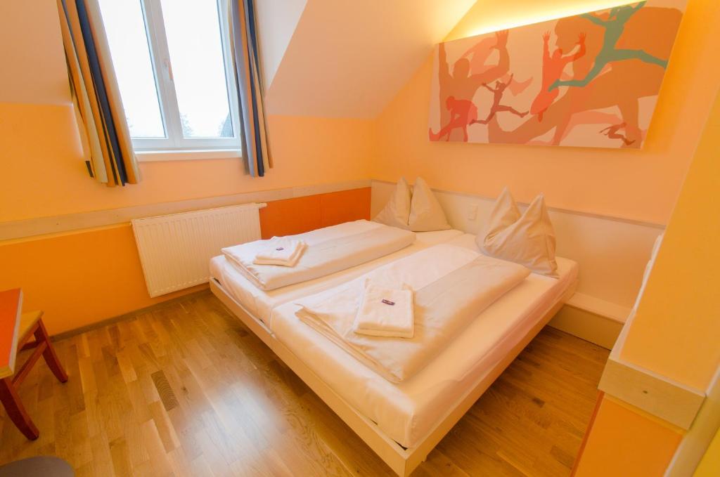 Postel nebo postele na pokoji v ubytování JUFA Hotel Hochkar