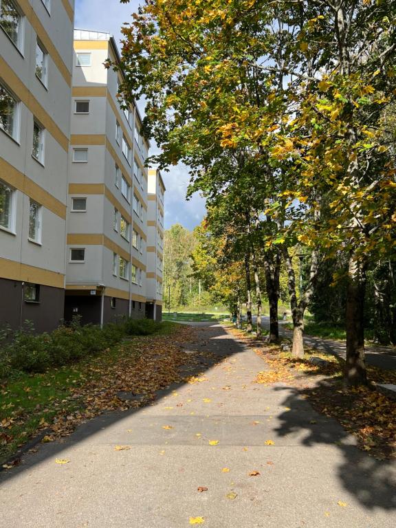 an empty street in front of an apartment building at Cozy apartment with free parking in Espoo