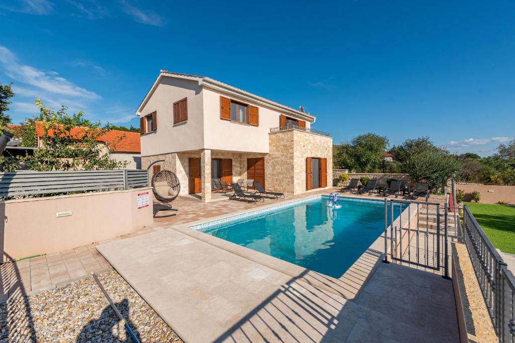 Πισίνα στο ή κοντά στο Villa Paula ZadarVillas