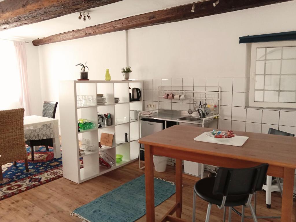 Kuchyň nebo kuchyňský kout v ubytování Apartment mit 1 Schlafzimmer in Altstadthaus