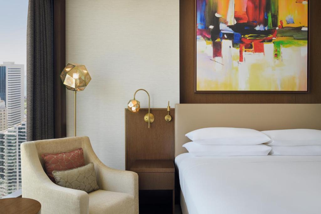 Postel nebo postele na pokoji v ubytování Delta Hotels by Marriott City Center Doha
