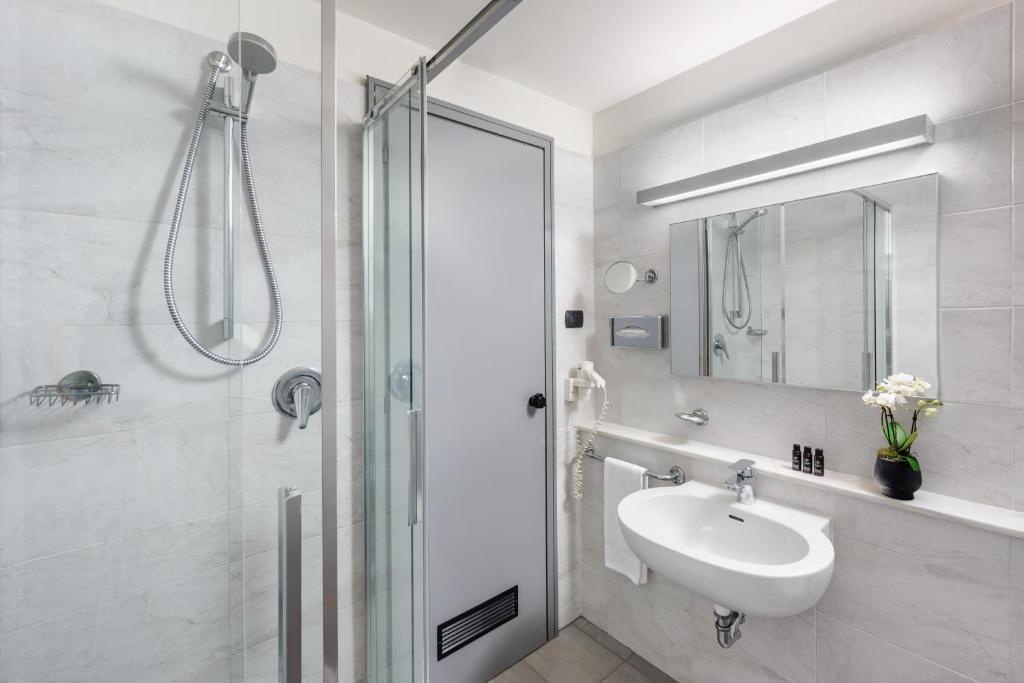 Koupelna v ubytování Smart Hotel King, by R Collection Hotels