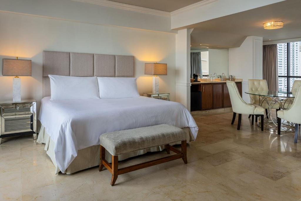 Postel nebo postele na pokoji v ubytování Intercontinental Miramar Panama by IHG