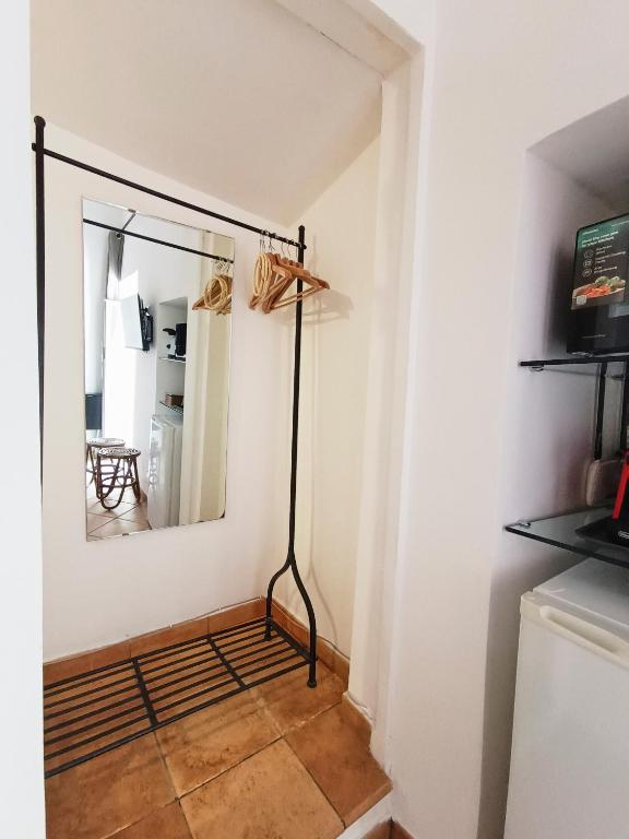 Mini Studio con Balcone a Piazza del Popolo - One-Bedroom Apartment