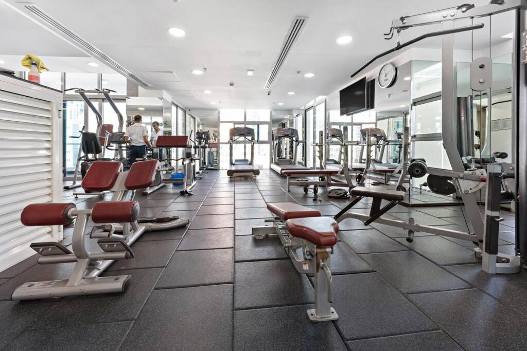 Fitness centrum a/nebo fitness zařízení v ubytování StoneTree - Modern Style 1 BR near Marina Walk