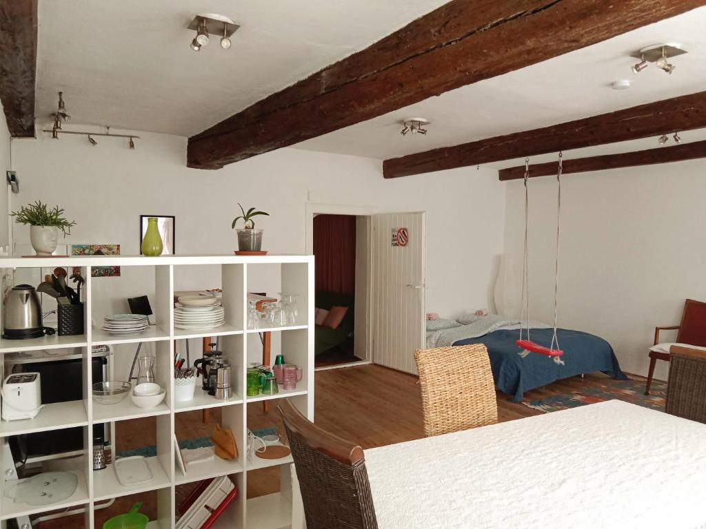 Postel nebo postele na pokoji v ubytování Apartment mit 1 Schlafzimmer in Altstadthaus