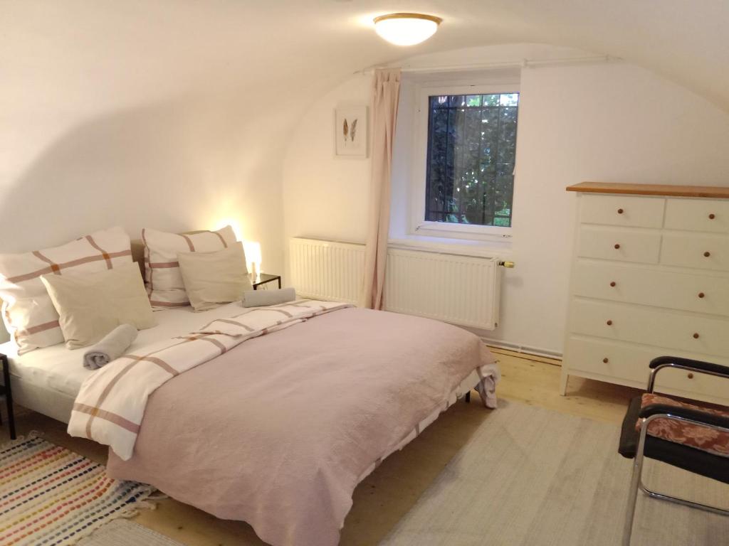 Postel nebo postele na pokoji v ubytování Apartment mit 1 Schlafzimmer in Altstadthaus