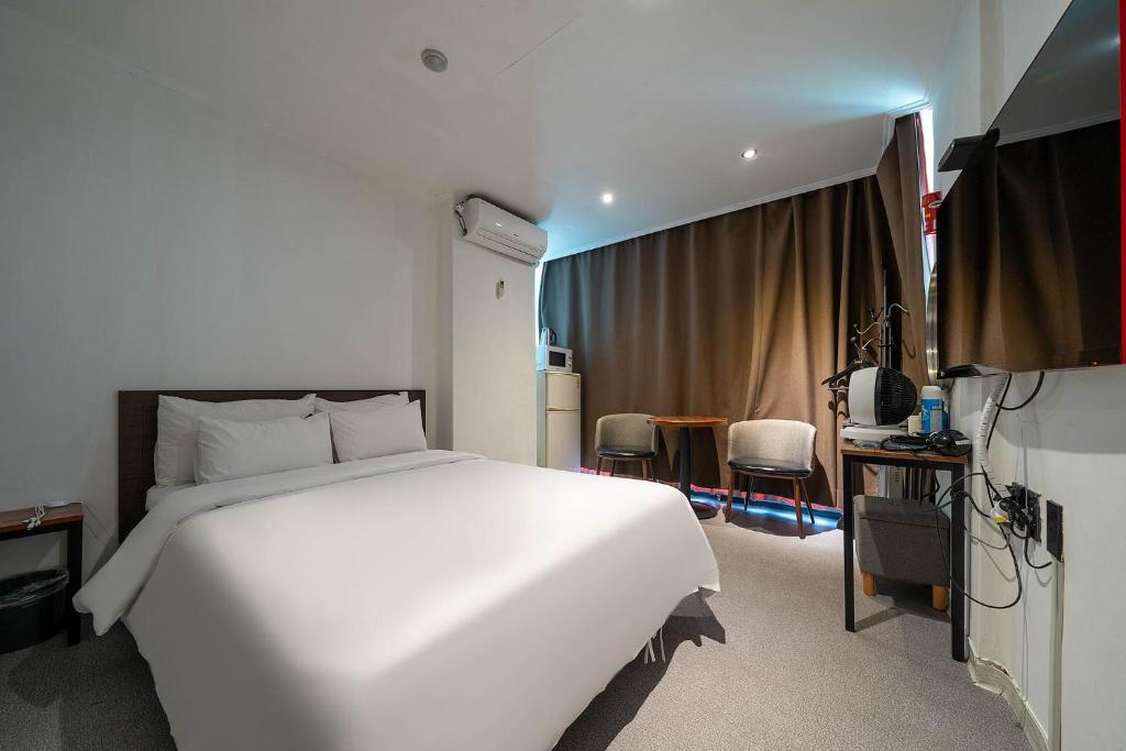Pacific7 Hotel_1
