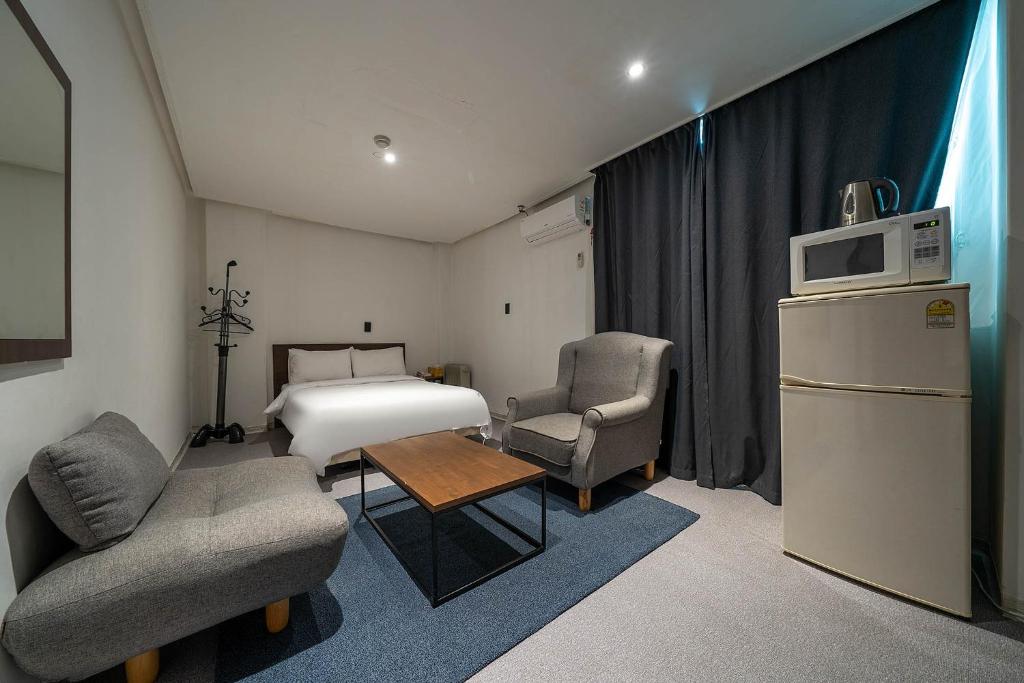 Kuchyň nebo kuchyňský kout v ubytování Pacific7 Hotel