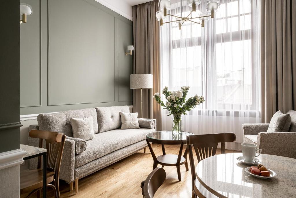 
Deluxe One-Bedroom Apartment
