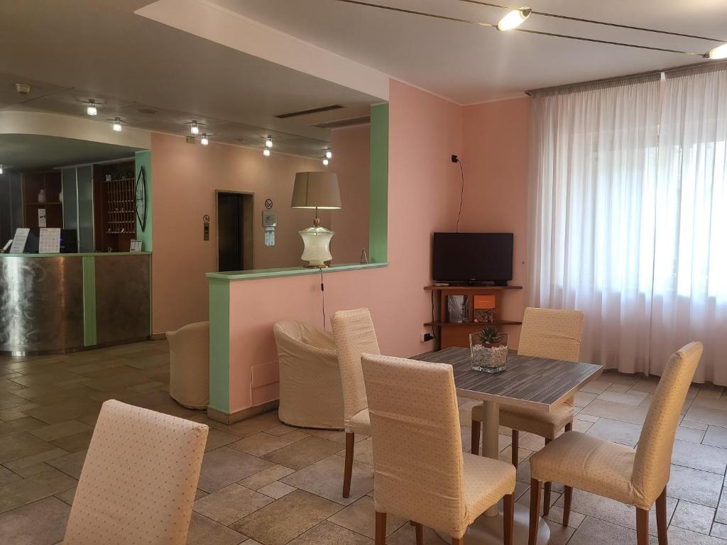 TV a/nebo společenská místnost v ubytování Hotel Lux
