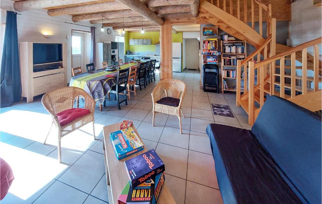 Nice Home In Saint-julien-chapteuil With 3 Bedrooms, Saint-Julien-Chapteuil  – Ενημερωμένες τιμές για το 2023