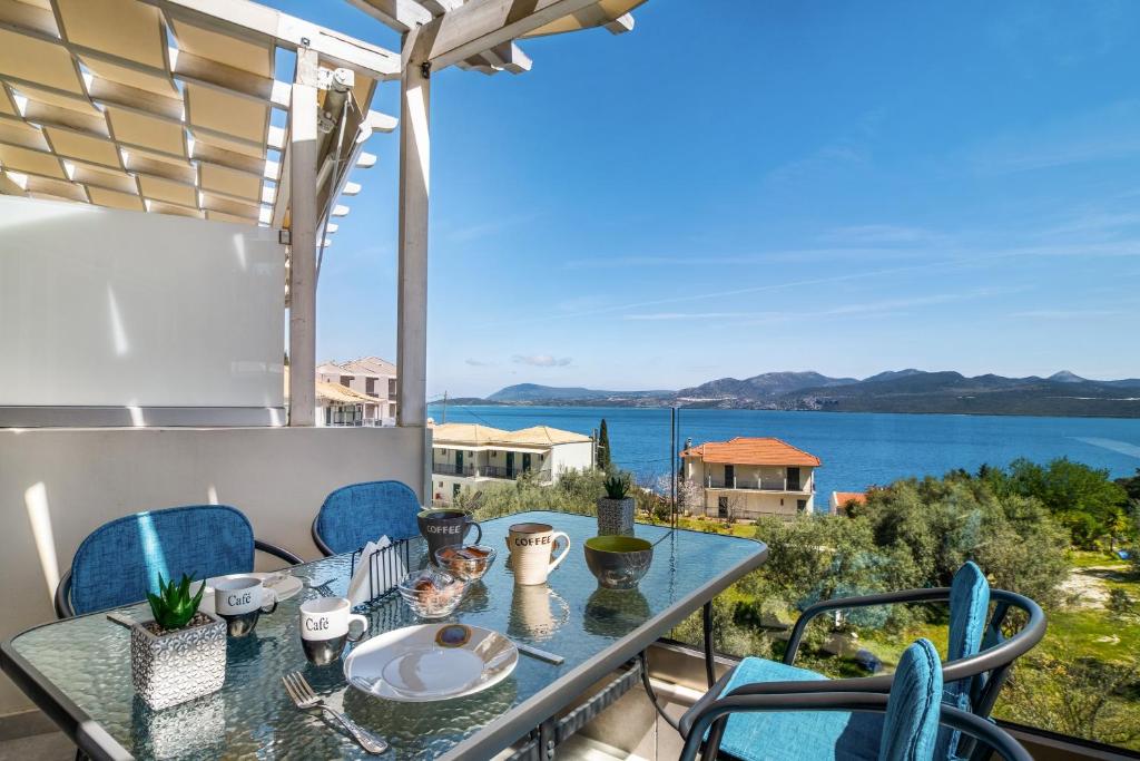 Photo de la galerie de l'établissement Evagelia Luxury Apartment 1, à Nikiana