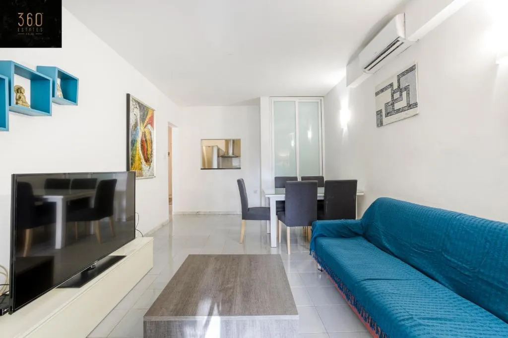 Centre APT in St Julians/PV with spacious living by 360 Estates