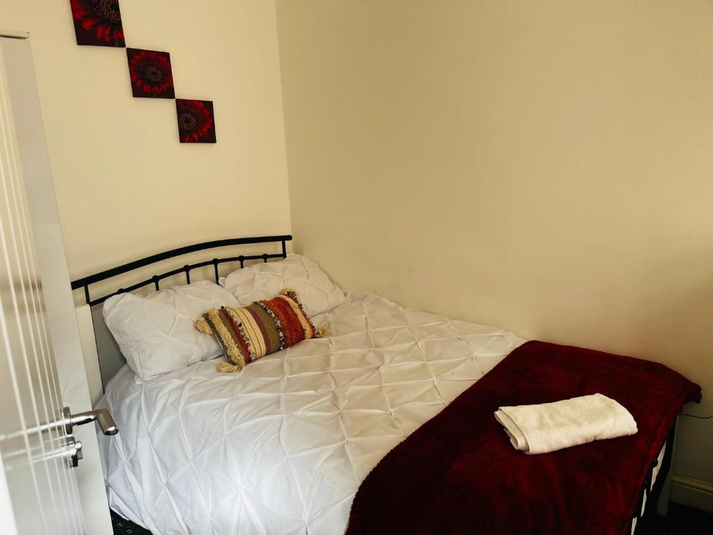 Coventry City House - Room 1 - Housity