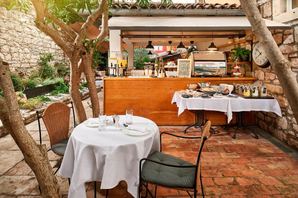 Restauracja lub miejsce do jedzenia w obiekcie Hotel Angelo d'Oro